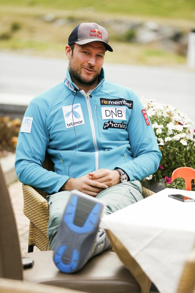 TIL OSLO: Torsdag forlater Aksel Lund Svindal Østerrike og reiser til Olympiatoppen i Oslo for å få oppfølging av «medisinmennene» etter skaden. Hvor lenge han blir, er derimot usikkert. Foto: Imago/All Over Press TIL OSLO: Torsdag forlater Aksel Lund Svindal Østerrike og reiser til Olympiatoppen i Oslo for å få oppfølging av «medisinmennene» etter skaden. Hvor lenge han blir, er derimot usikkert. Foto: Imago/All Over Press